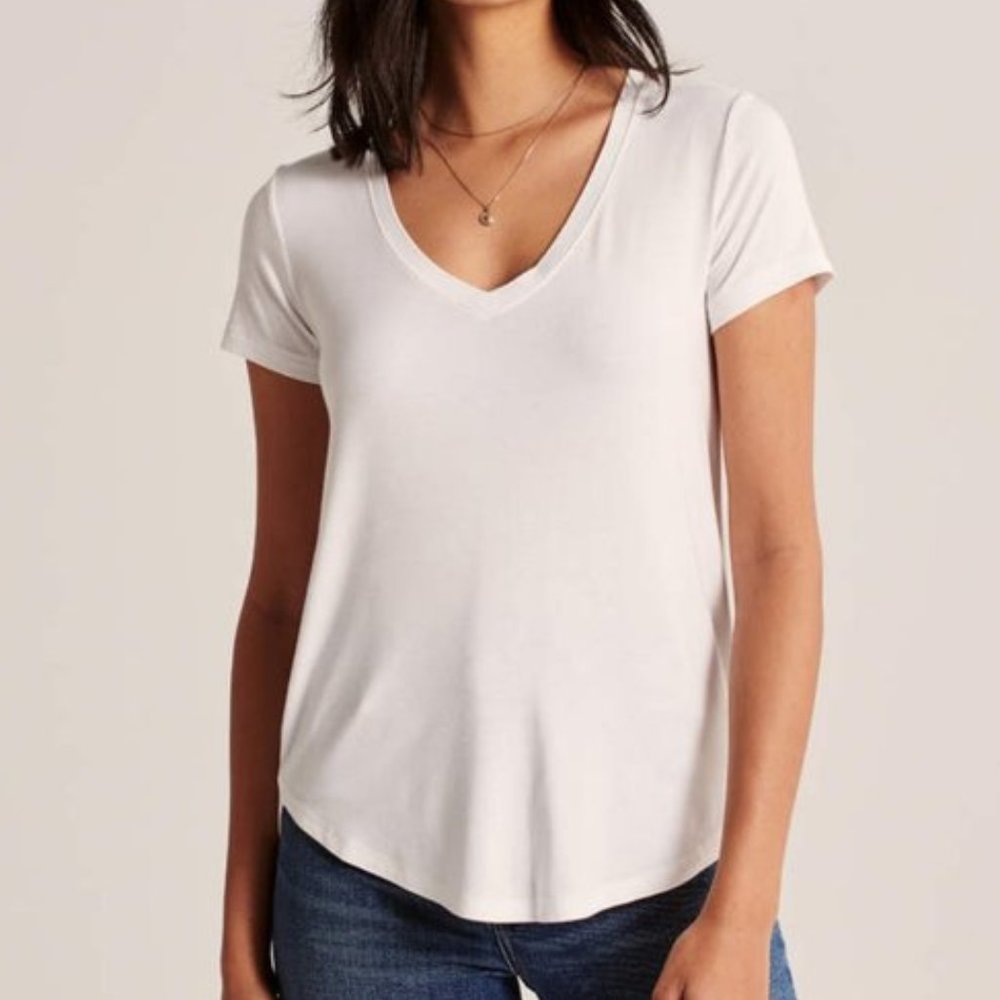 NWT Abercrombie & Fitch White V-Neck Tee